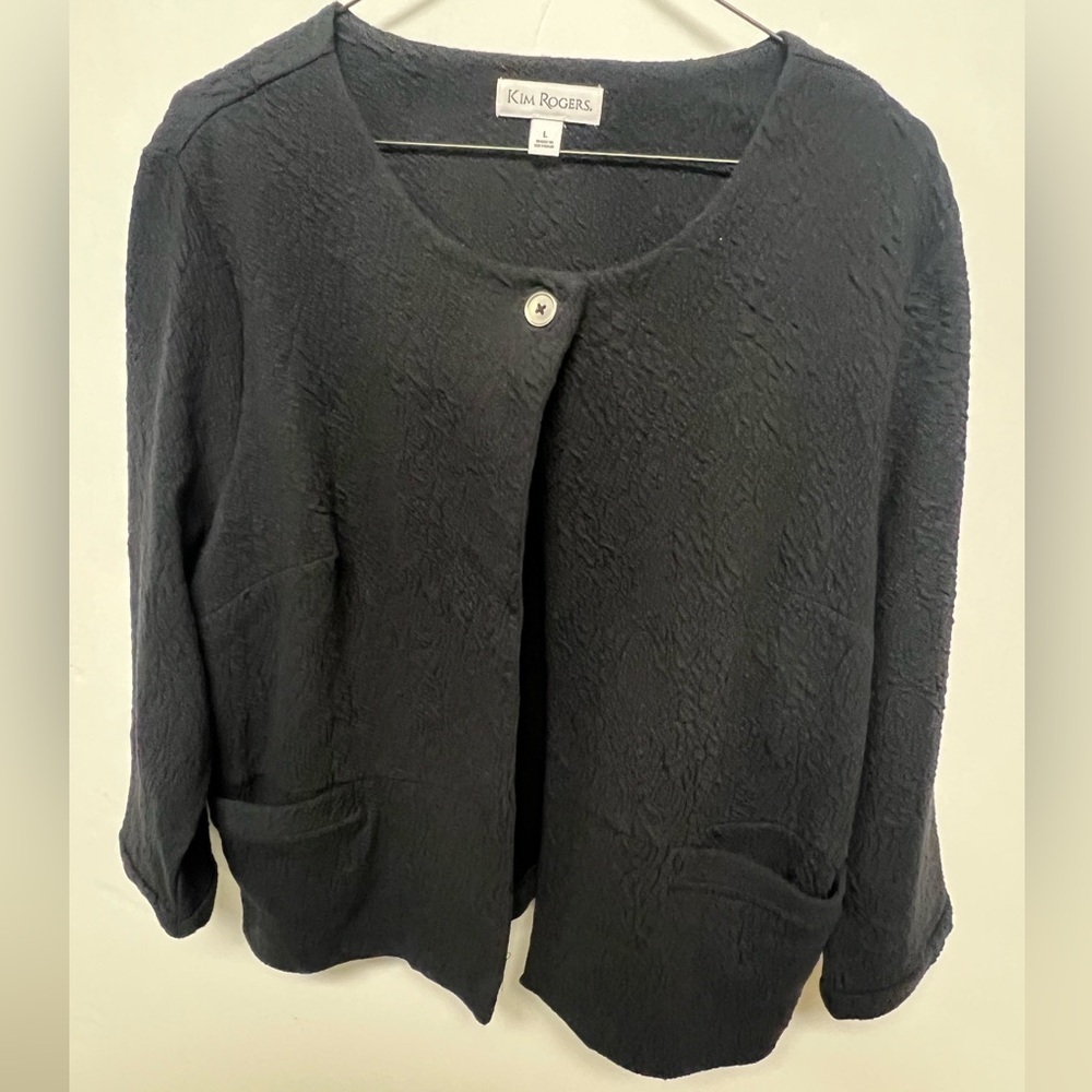 KIM ROGERS TEXTURED BLACK BLAZER/JACKET 
SIZE L   HAS TWO FRONT POCKETS.  NWOT